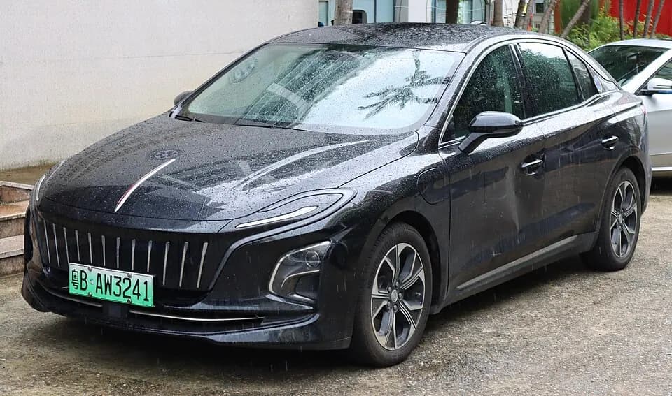 Hongqi E-QM5