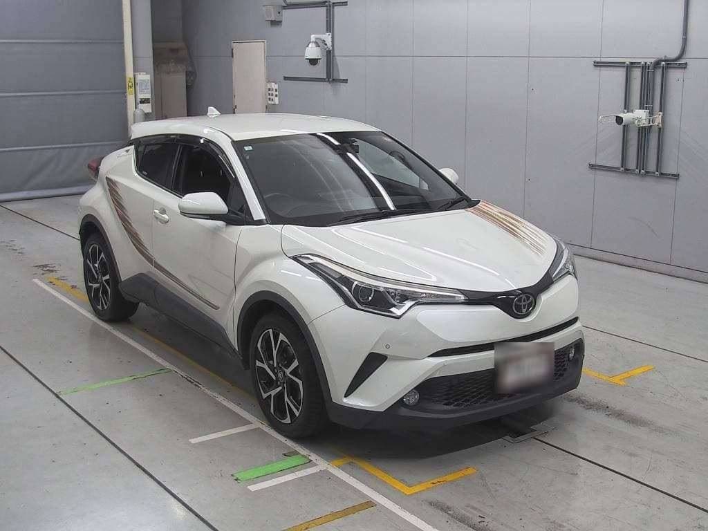 Toyota C-HR NGX50 2017 — фото 1