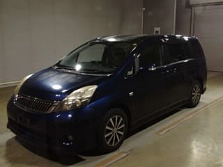 Toyota ISIS 2011