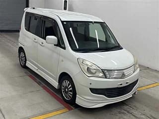 Mitsubishi DELICA D2 2011