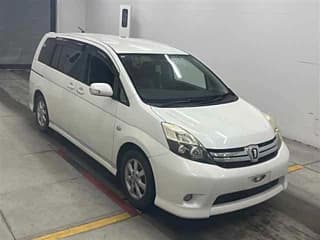 Toyota ISIS 2011