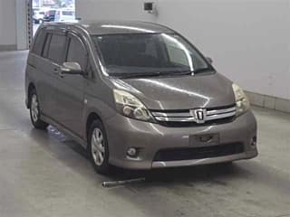 Toyota ISIS 2012