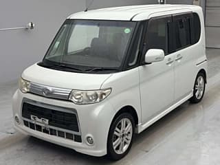 Daihatsu TANTO 2011
