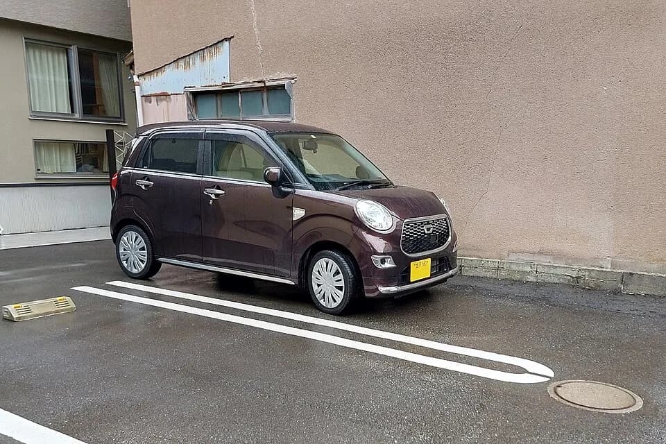 Daihatsu Cast LA250S