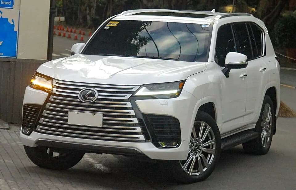 Lexus LX 600 — фото 1