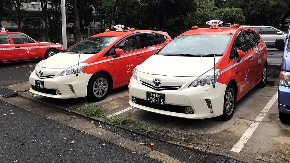 Toyota Prius α ZVW40