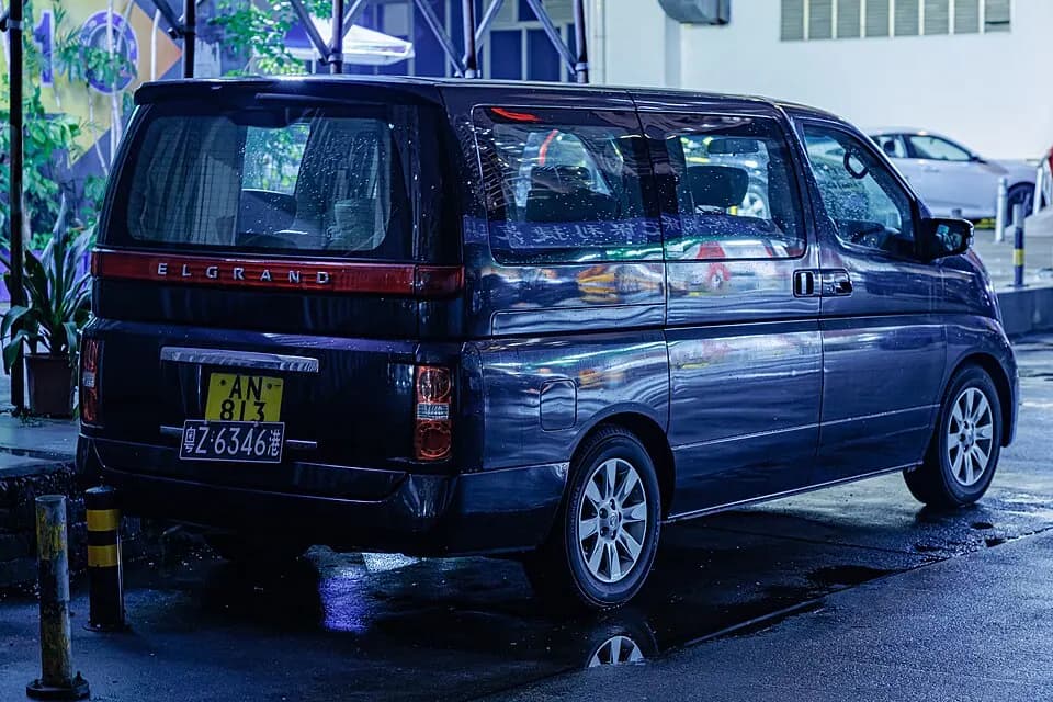 Nissan Elgrand E51 — фото 1