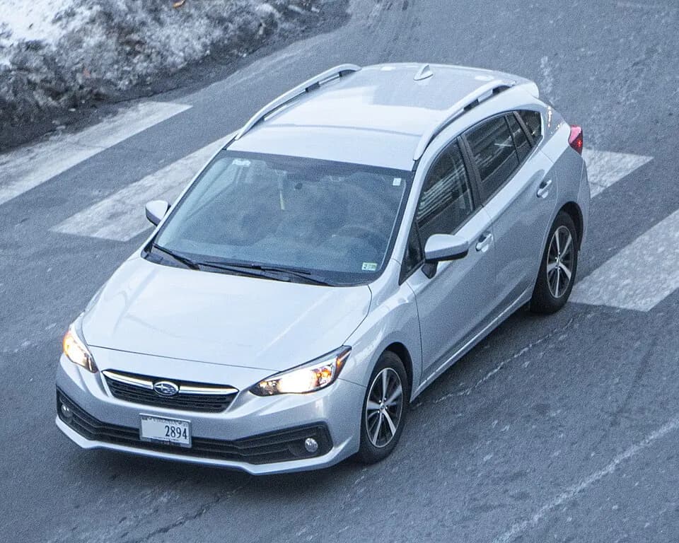 Subaru Impreza GT — фото 1