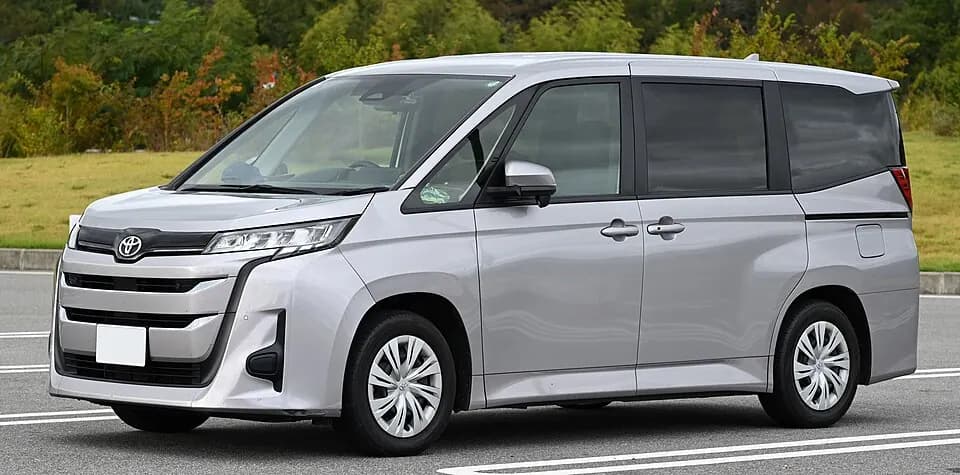 Toyota Voxy MZRA90