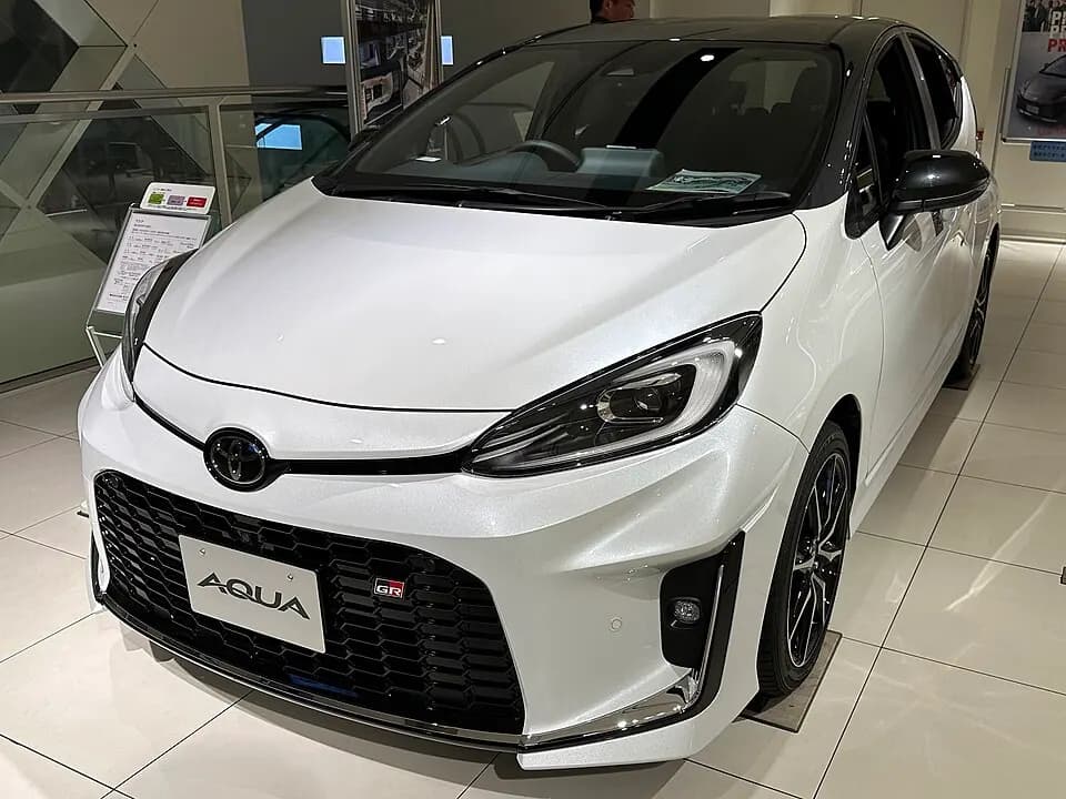 Toyota Aqua XP210