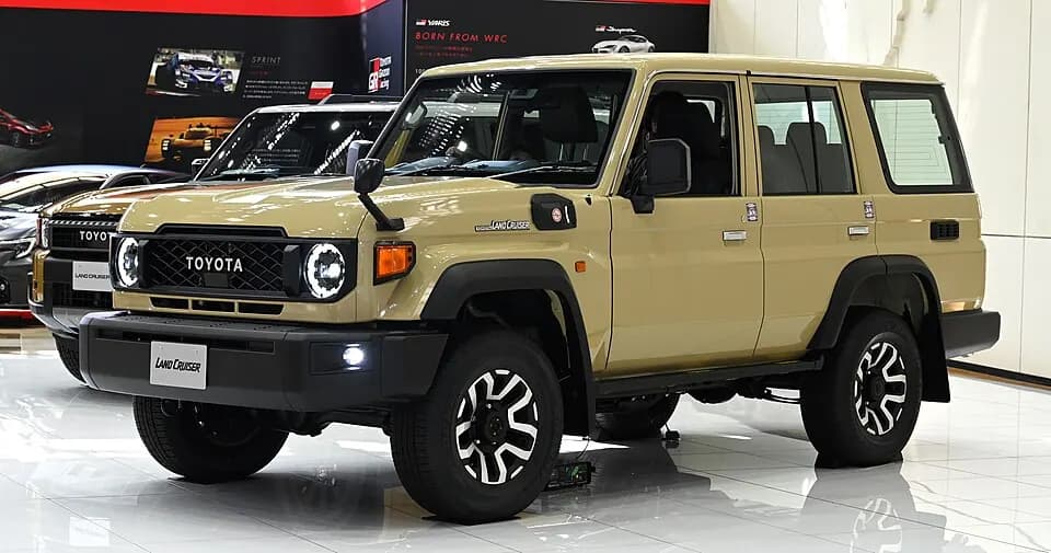 Toyota Land Cruiser 70 Passenger