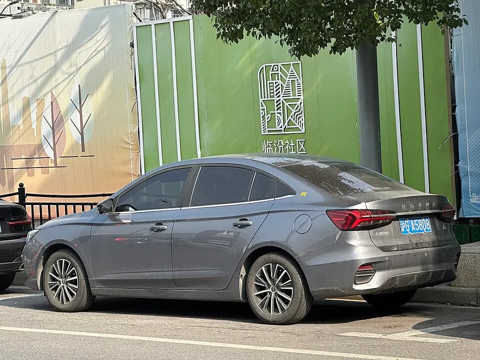 Roewe i5 — фото 1