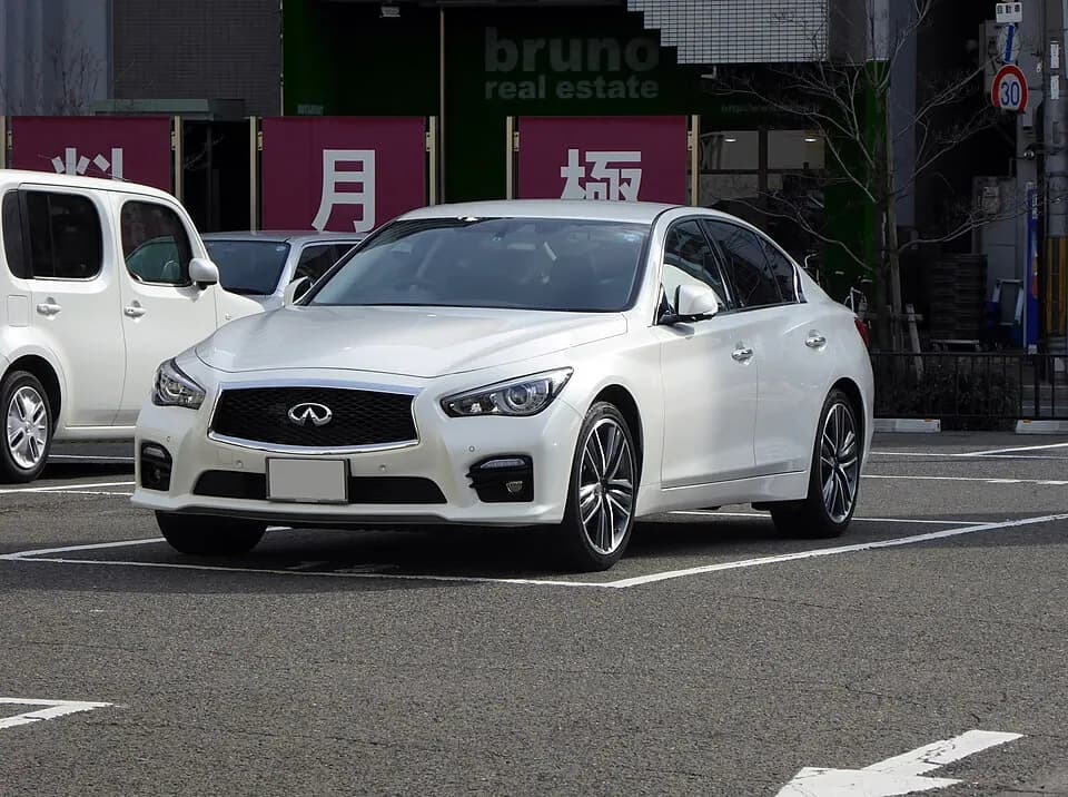Nissan Skyline V37 — фото 1