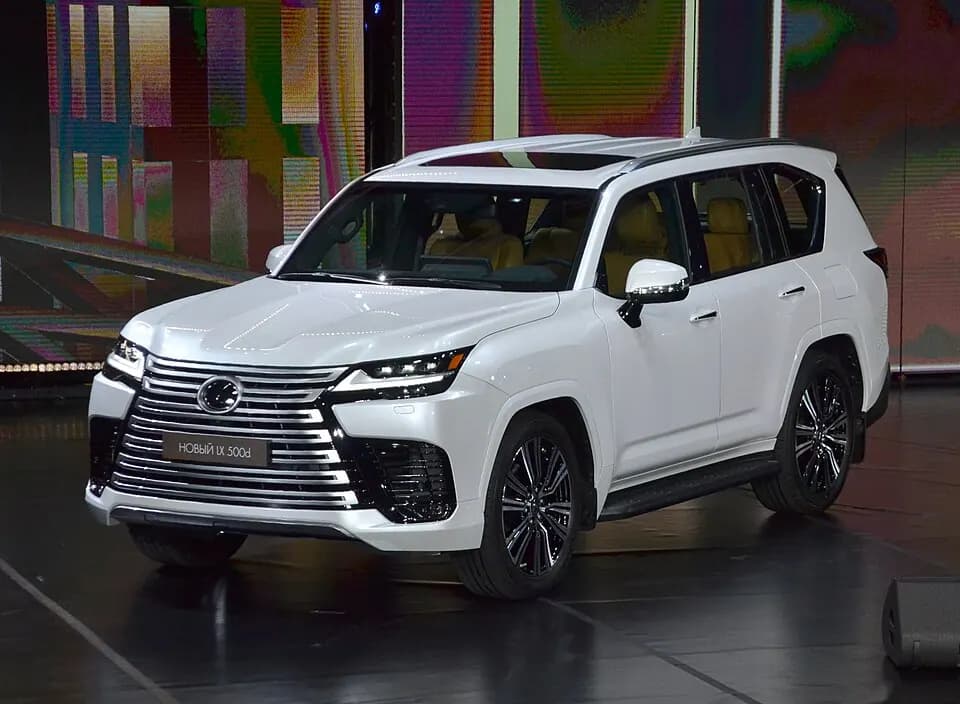 Lexus LX J300 — фото 1
