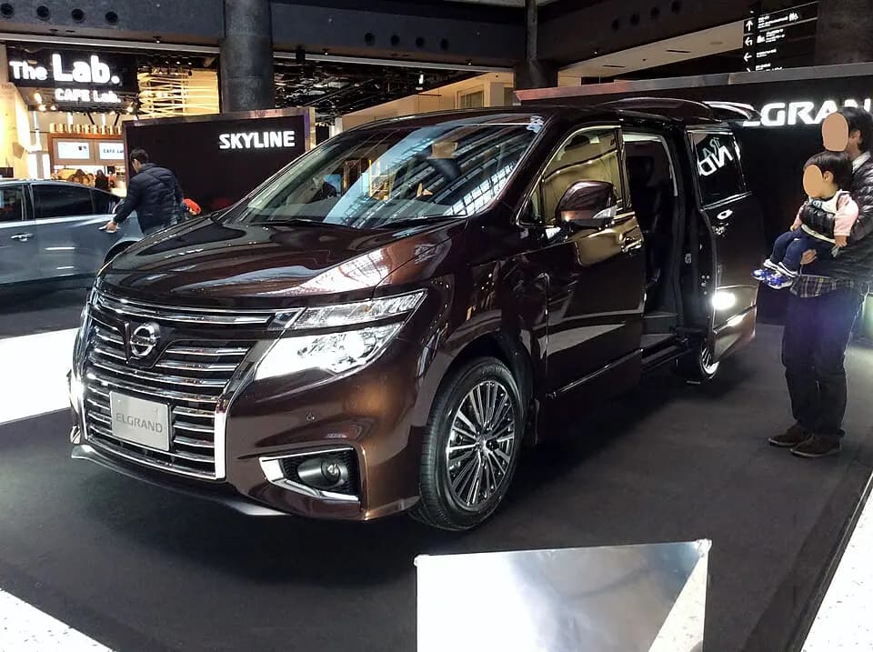 Nissan Elgrand — фото 1