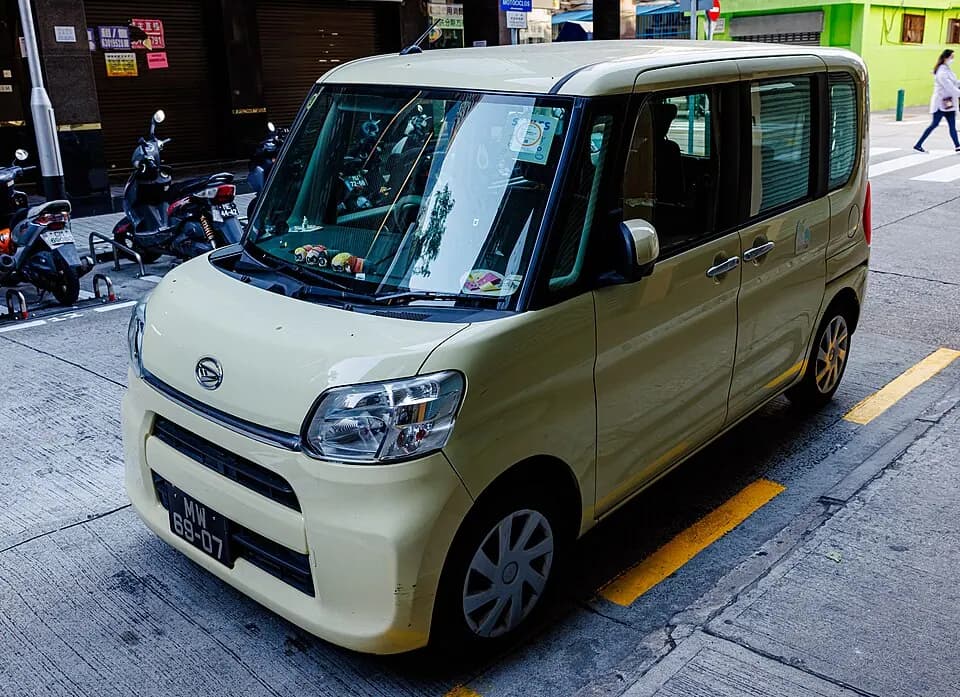 Daihatsu Tanto LA600