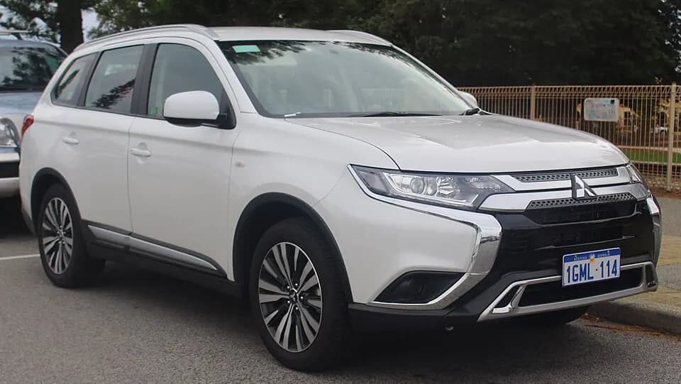 Mitsubishi Outlander GK — фото 1