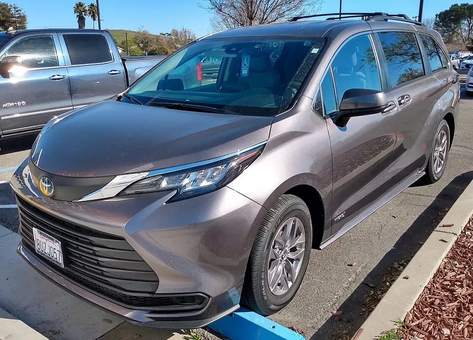 Toyota Sienna XL40