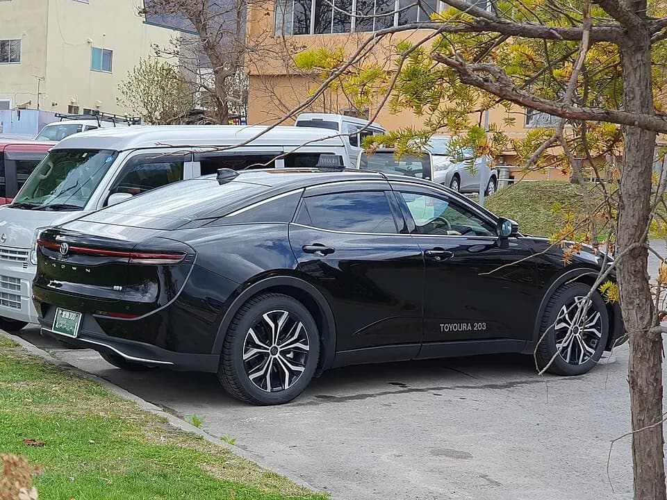 Toyota Crown Crossover S235