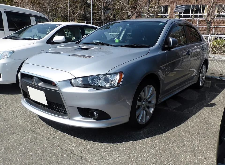 Mitsubishi Galant Fortis — фото 1